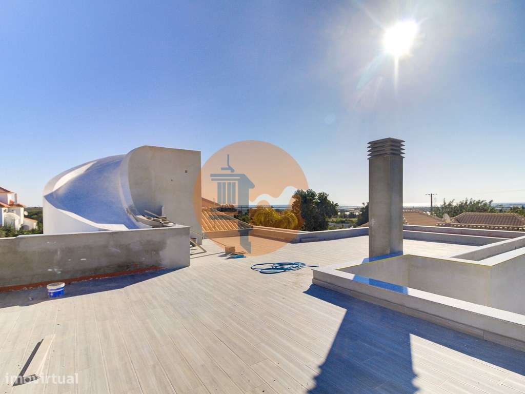 Moradia Isolada V4 com Piscina em Construção-29