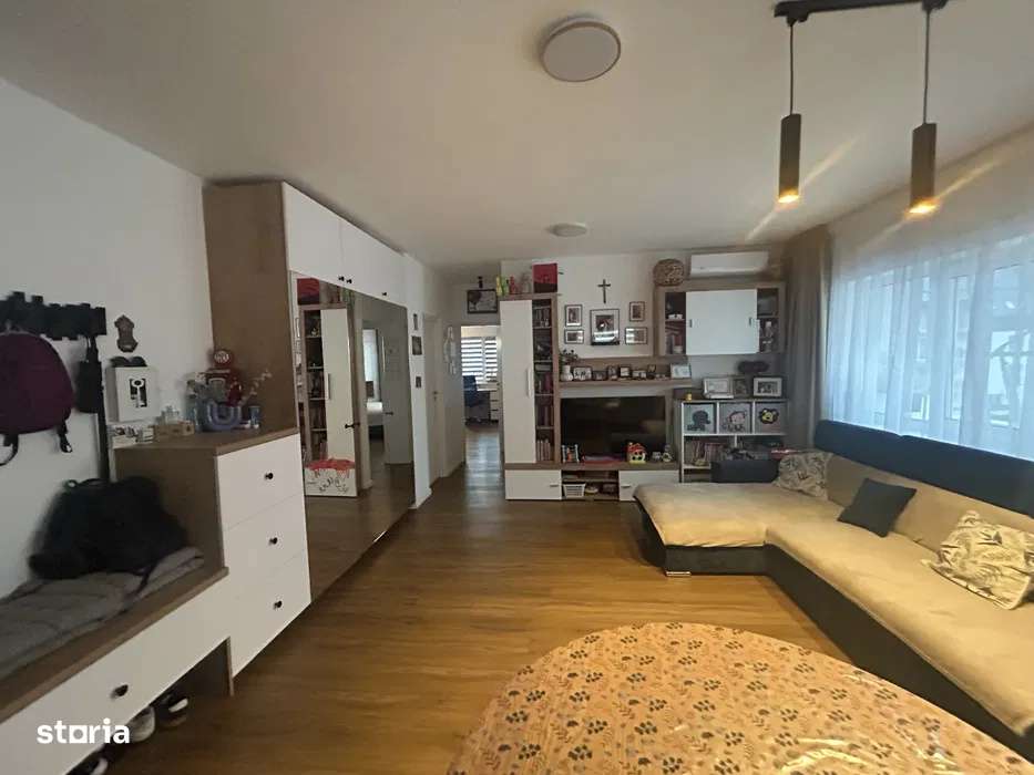 Apartament cu 3 camere, 2 bai, parcare, zona Cetatii-2