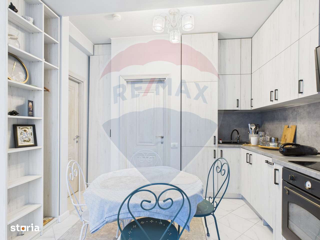 Casă / Vilă cu 5 camere de vânzare în zona Central-13