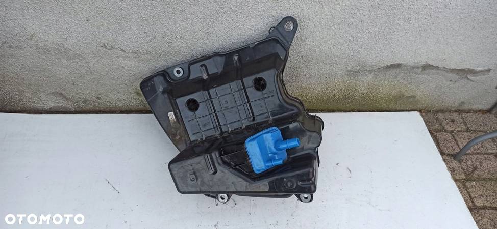 AUDI A4 B9 ZBIORNIK POMPA ADBLUE Z CZUJNIKIEM 8W0131878BK - 2