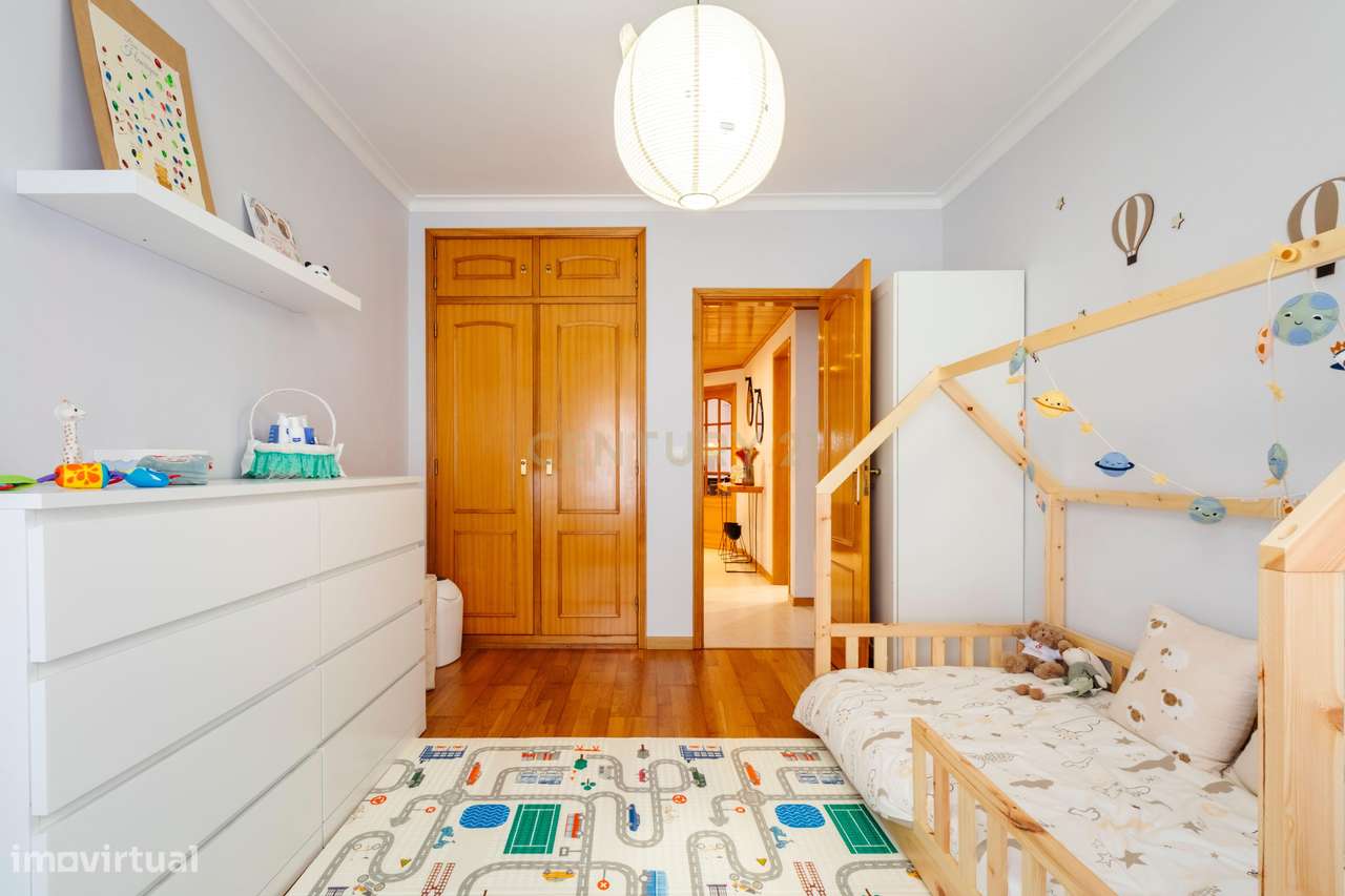 T2 Renovado | 2 WC Novas | 106 m² | Parqueamento + Arrecadação | Eleva-30