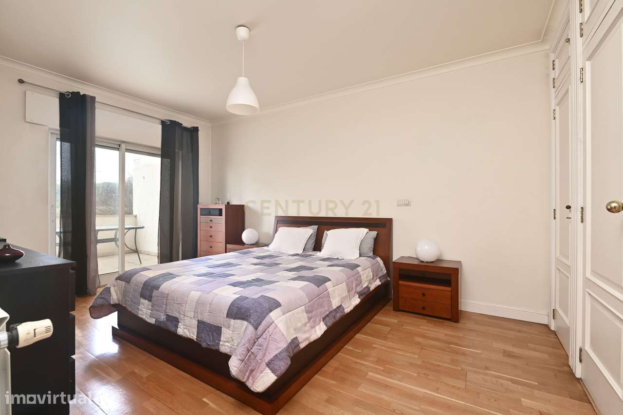 Apartamento 3 quartos, 3 WC, no centro dos Jardins da Parede, com vist-16
