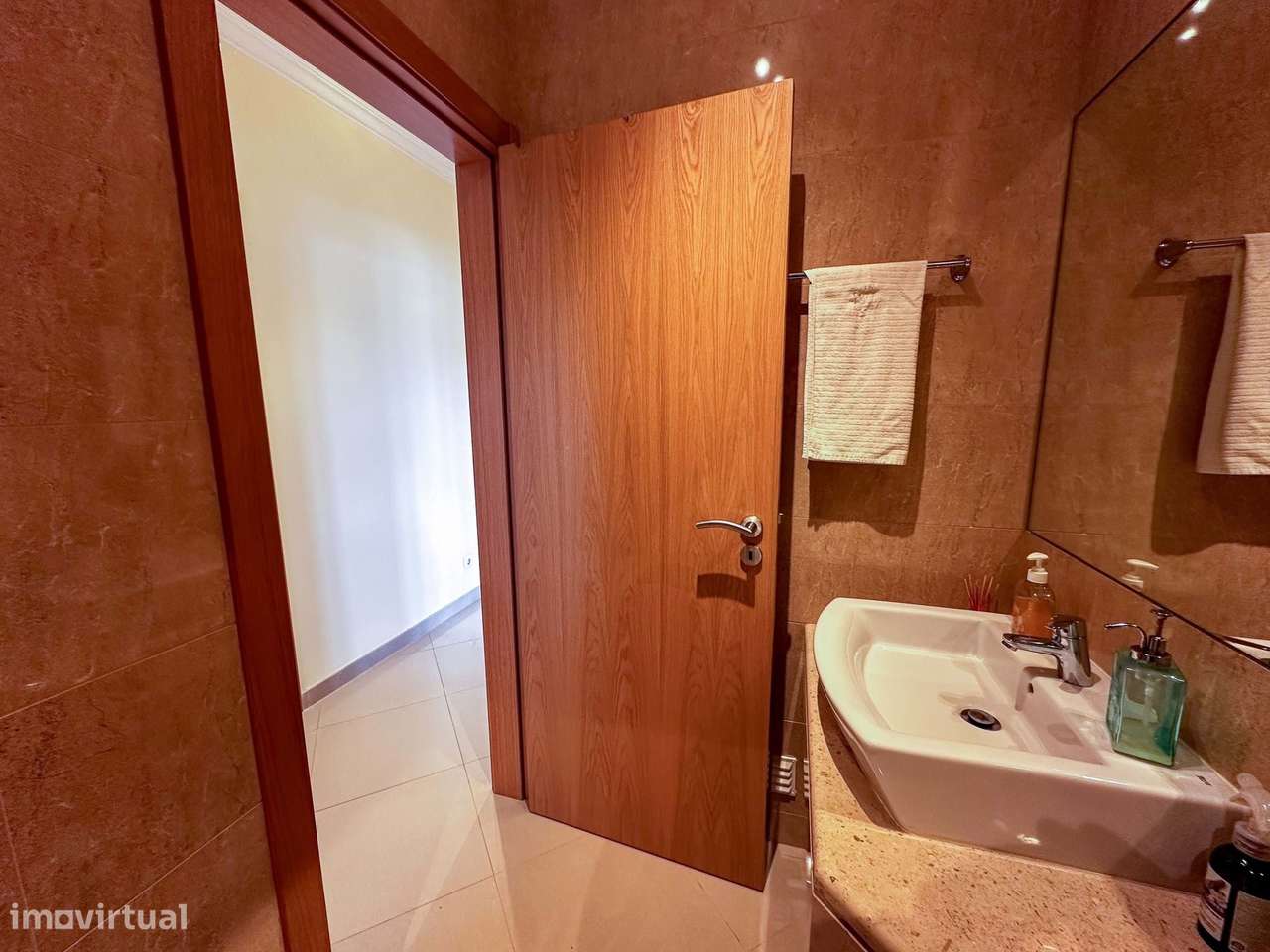 Moradia T5 com piscina privada aquecida em condomínio fechado em Carva-11