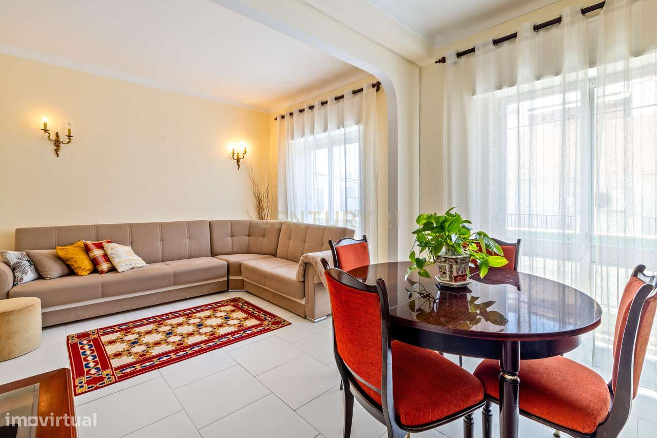 Prédio com duas frações independentes  T1 + T4 com rooftop no centro d - Grande imagem: 2/18