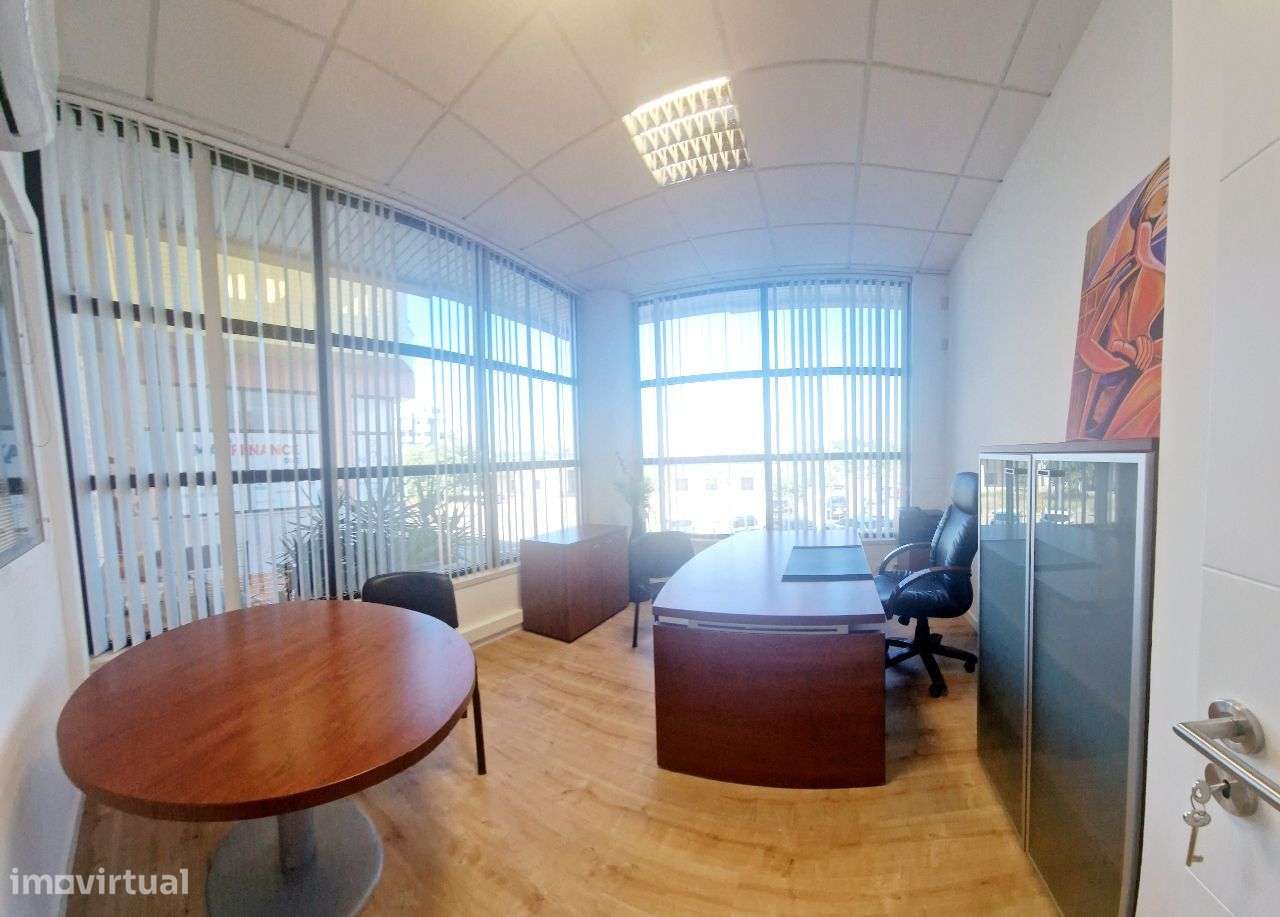 Arrenda-se Gabinete em Escritório de Serviços - Grande imagem: 4/8