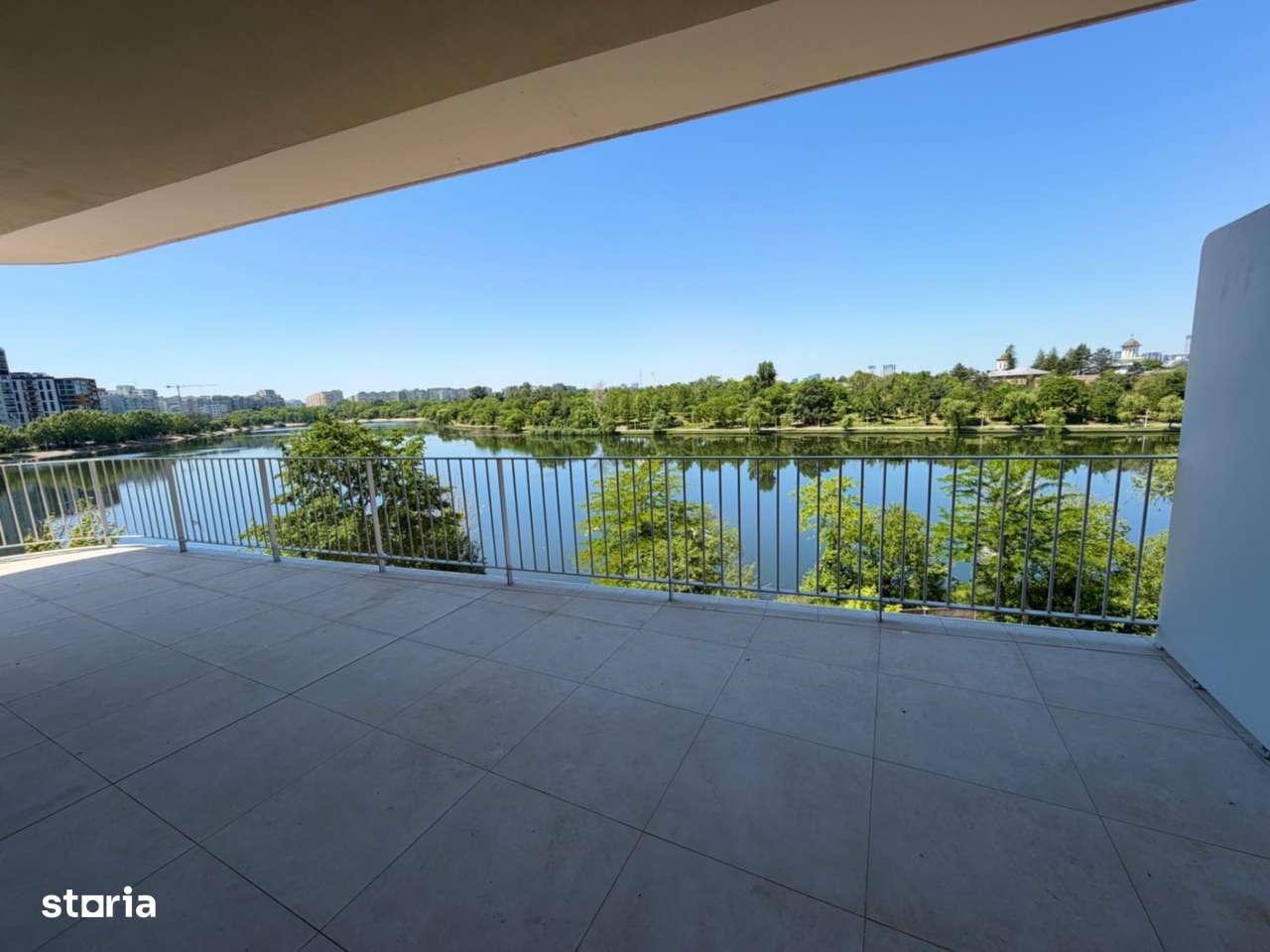 Apartament spectaculos cu 4 camere | Vedere lac din fiecare camera | T