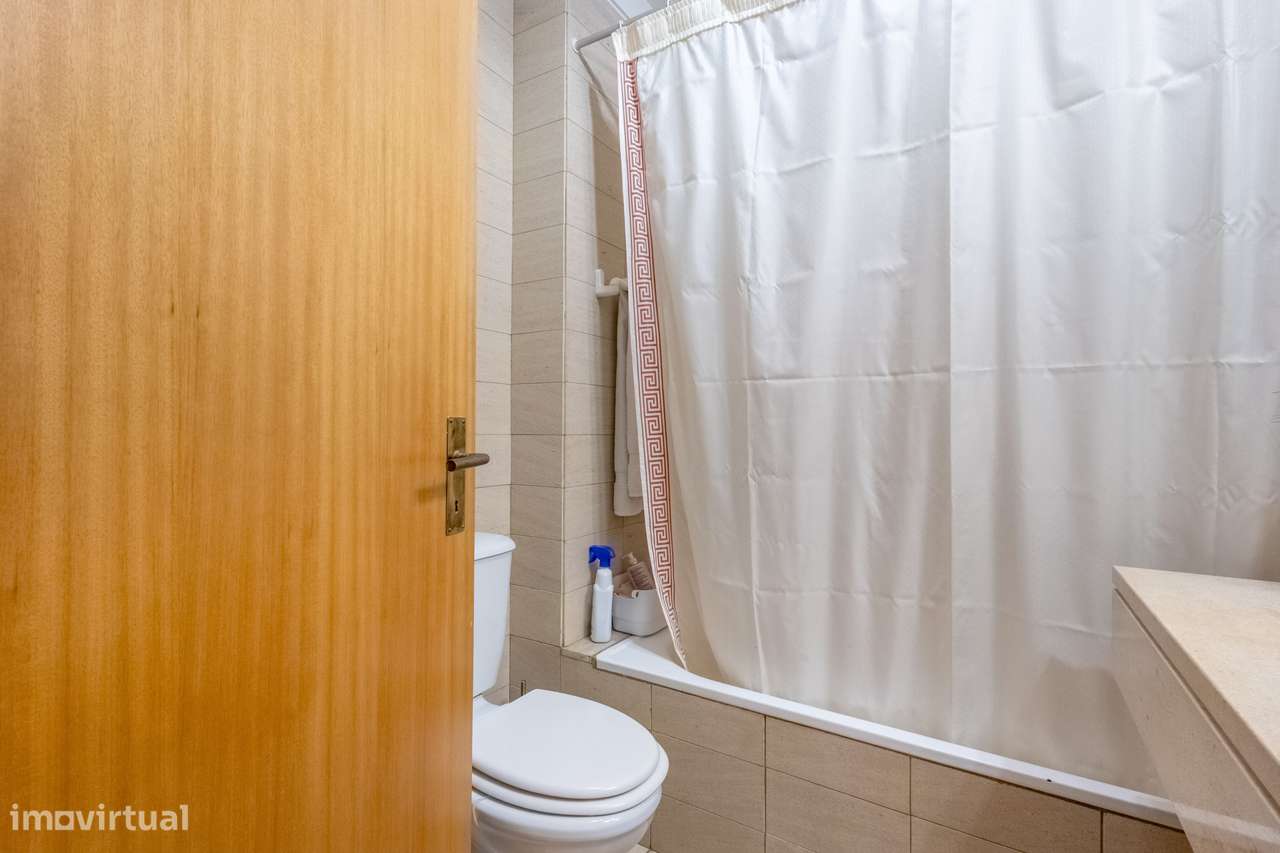 Apartamento T3, prédio com elevador e garagem!-22
