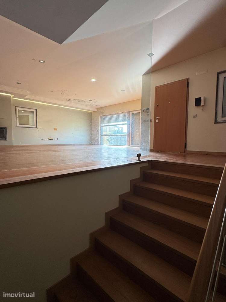 Moradia T5 com piscina, garagem e vista mar em Ericeira-40