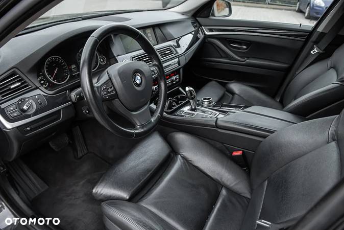 BMW Seria 5 535d Touring Luxury Line - 15