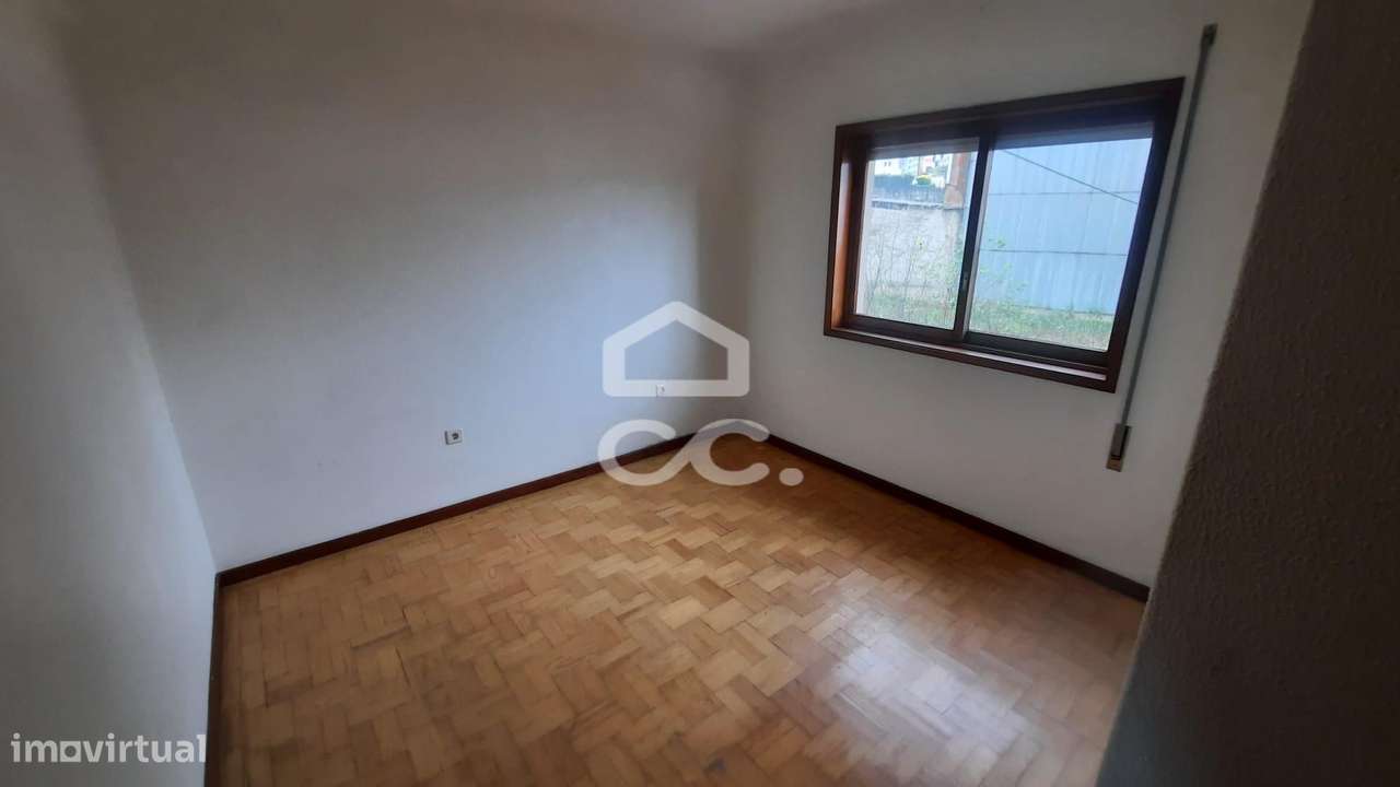 Apartamento T1+1 com Armazém e lugar de garagem-10