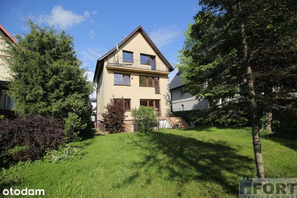 Duży dom wolnostojący 4 sypialnie