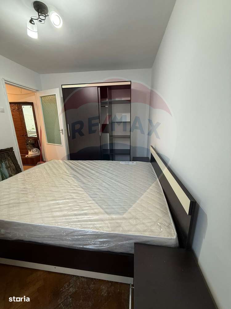 Apartament cu 3 camere de închiriat - Imagine principală: 5/8