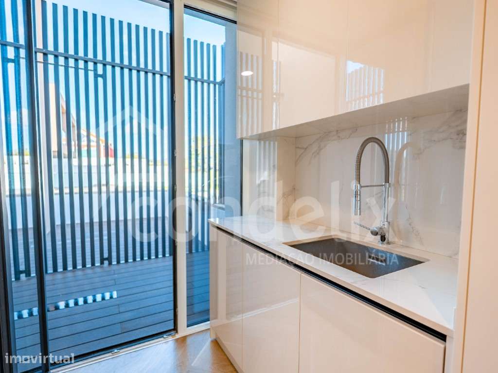 Moradia T5+1 nova com piscina em condomínio fechado de luxo no Estoril-44