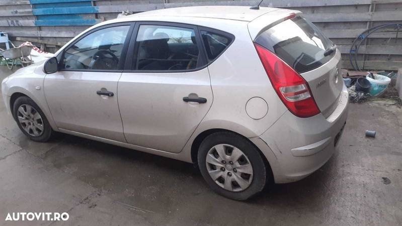 Planetara stanga Hyundai I30 1.4 benzina an 2007- - 3