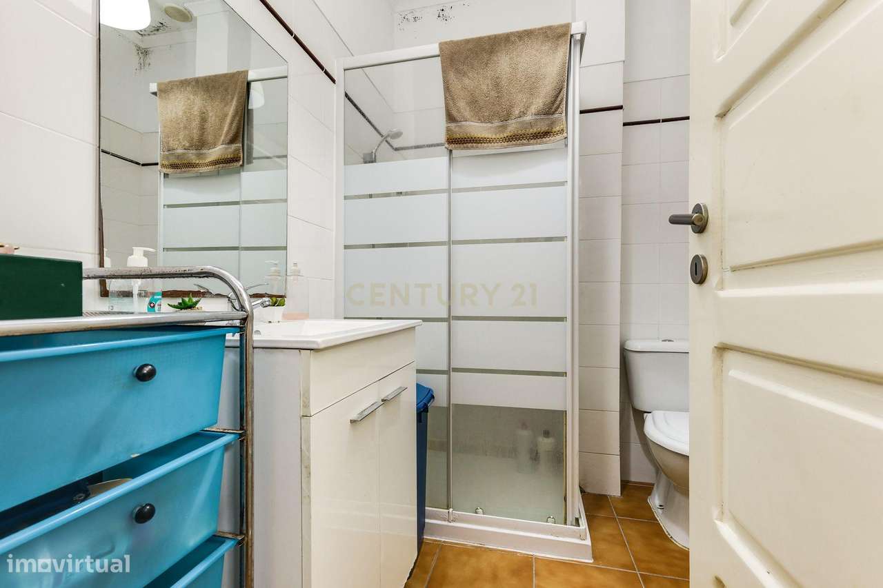 Prédio para reabilitação total em Cacilhas – excelente oportunidade de-6