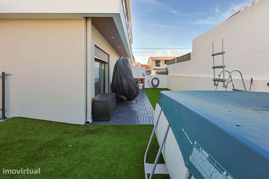 Moradia T4 com jardim, Fernão Ferro-8