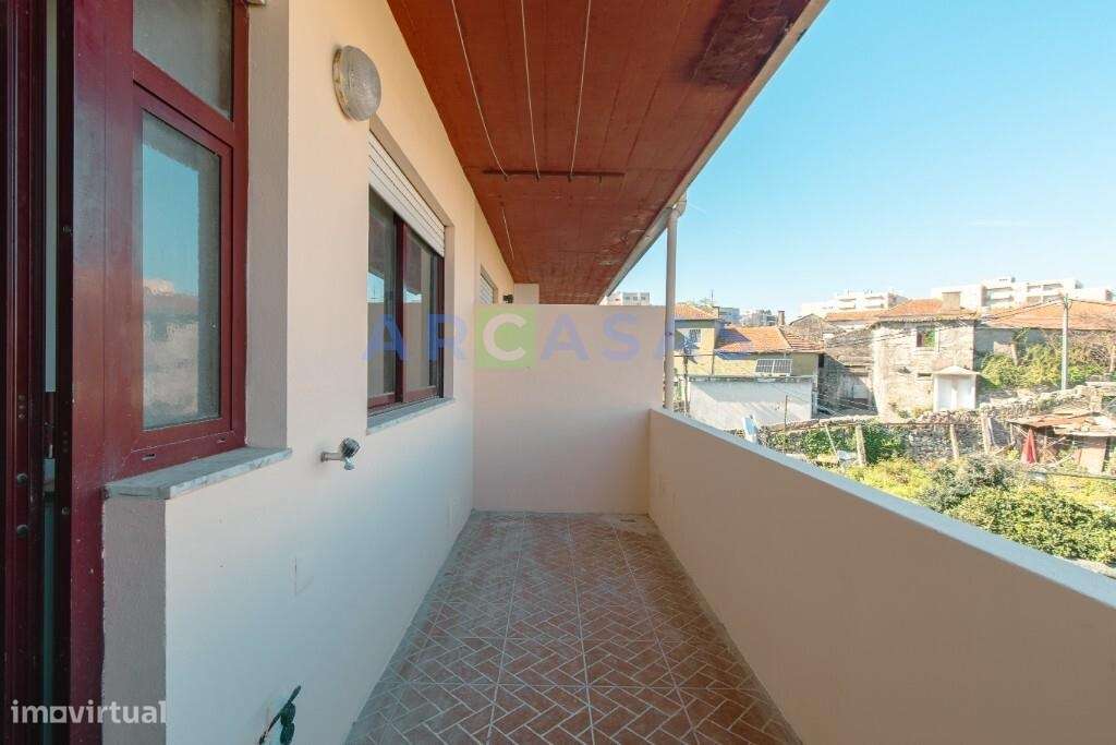 Apartamento T2 renovado e com varanda em Santegãos, Rio Tinto, Gondoma-6