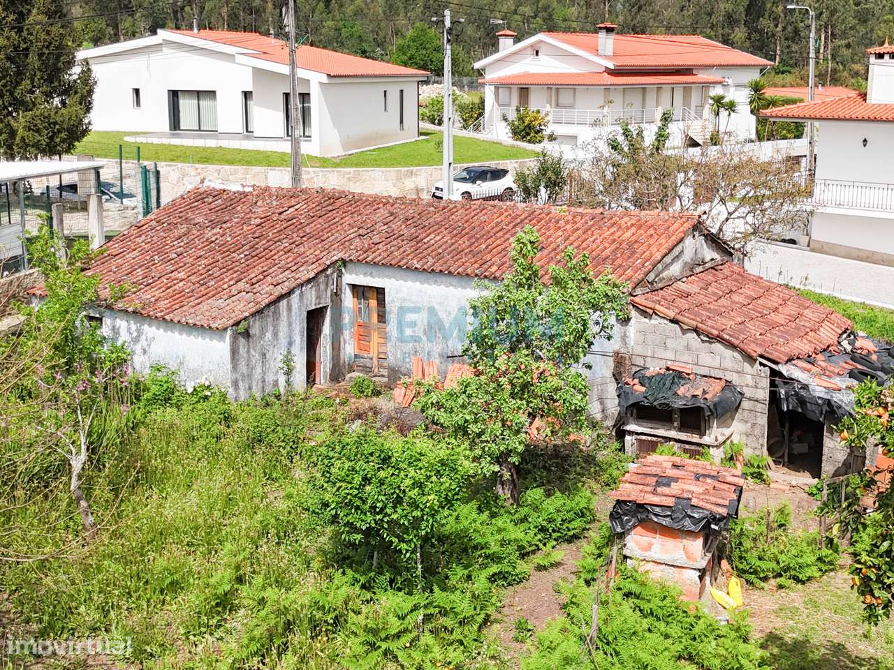 Moradia T5 para Recuperação em Barcelos-14