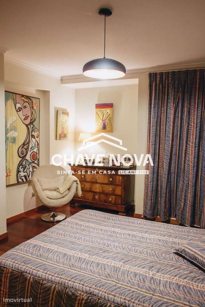 T5 triplex  3 frentes  piscina Garagem Junto colégio Luso Francês-8