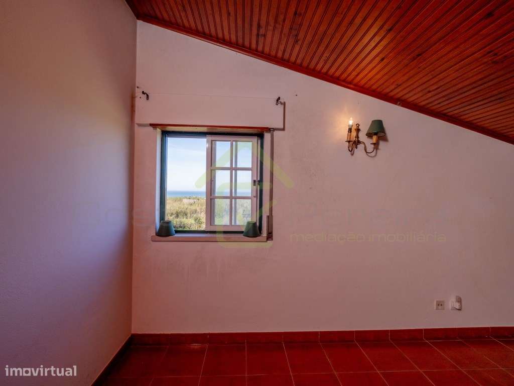 Moradia T2+2 com piscina e Vista Mar em Localização única-22