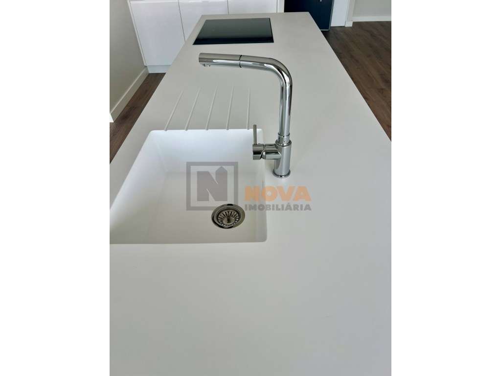Apartamento T3 com Box para 3 Carros em Condomínio Privado com Piscina-6