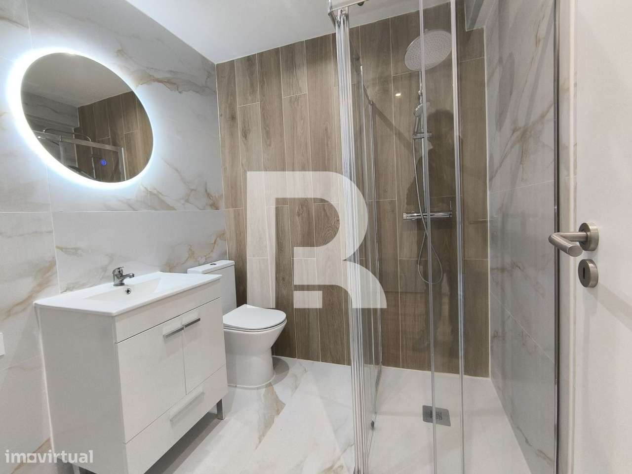 Apartamento T3 Remodelado no Centro de Camarate-10