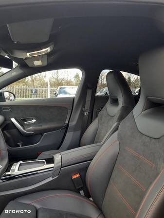 Mercedes-Benz CLA 220 mHEV 4-Matic AMG Line 8G-DCT - 12