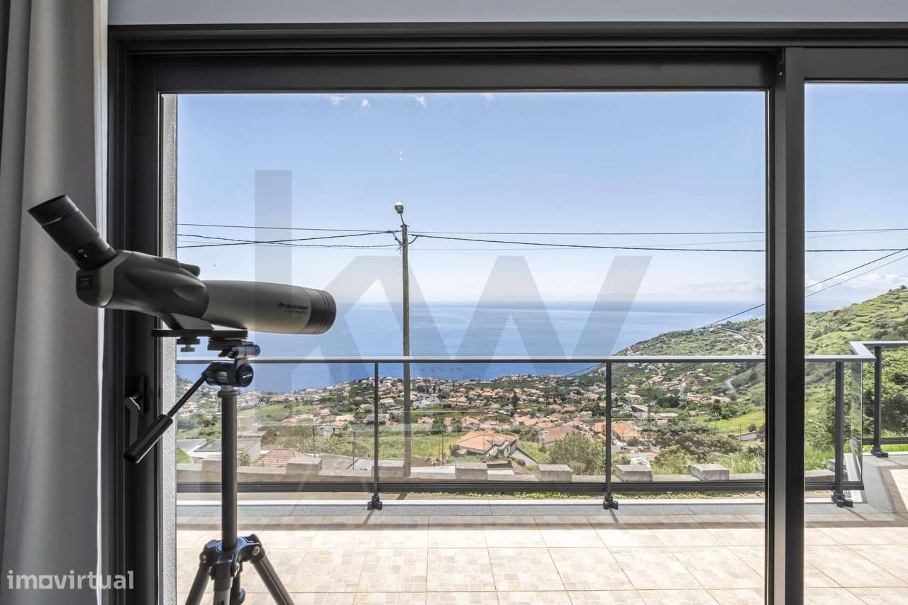 Moradia T3 no Arco da Calheta com Vista Mar e Montanha – Excelente Est - Grande imagem: 3/60