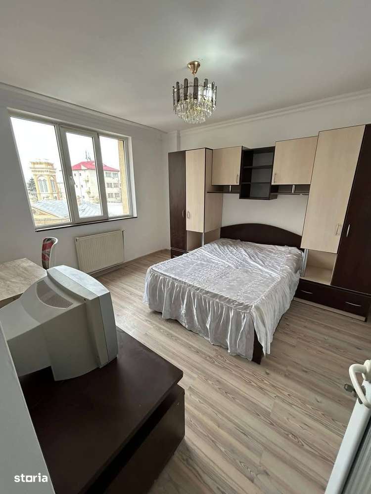 De vanzare apartament cu 2 camere decomandate, zona Hotel - Imagine principală: 1/9