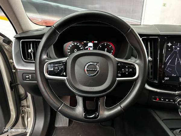 Volvo XC 60 2.0 D4 Momentum Geartronic - 20