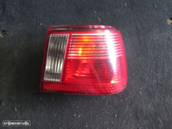 Farol Tras 6K6945096J SEAT IBIZA 2001 3/5P DRT HELLA - 1