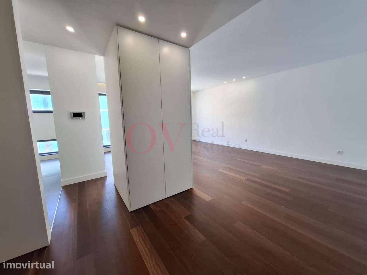 Apartamento T4 com remodelação total na rotunda da Boavista-4