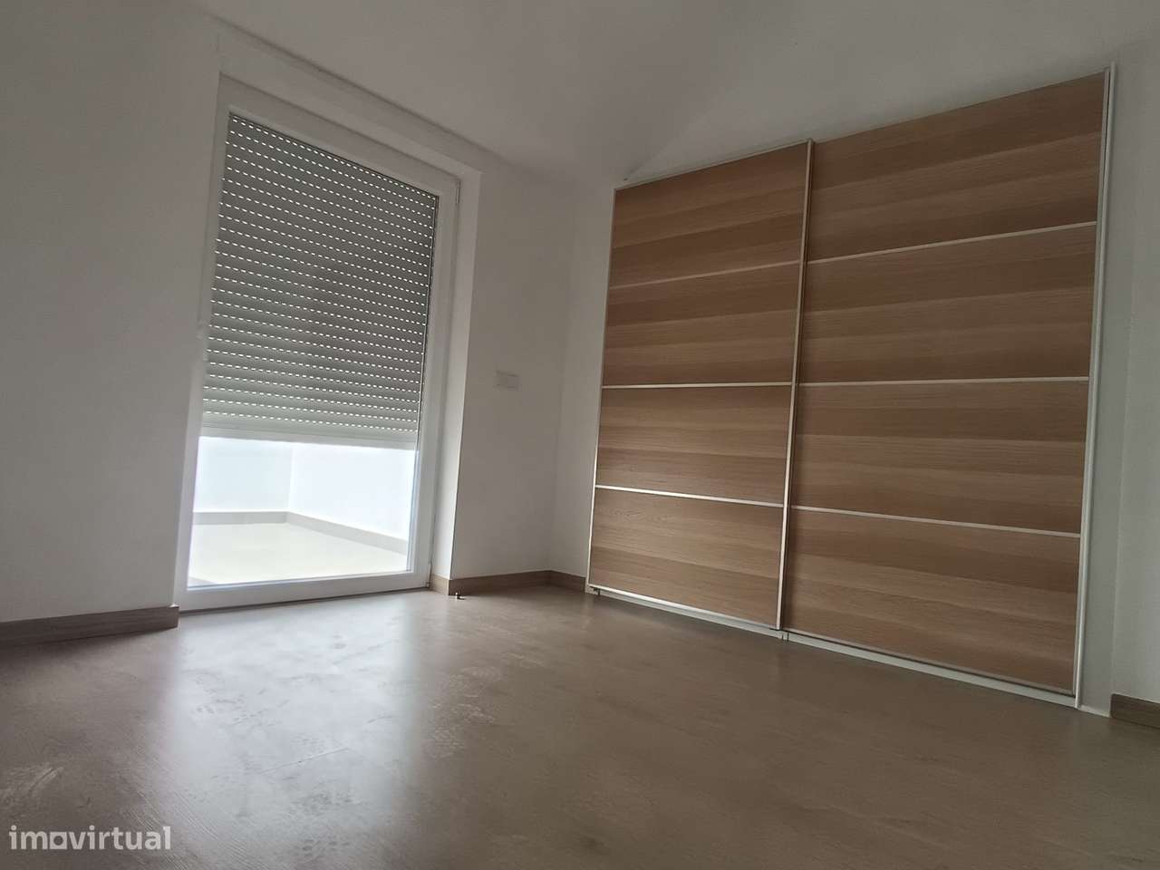 Excelente apartamento T4 grande c/novo no Barreiro junto rio-2