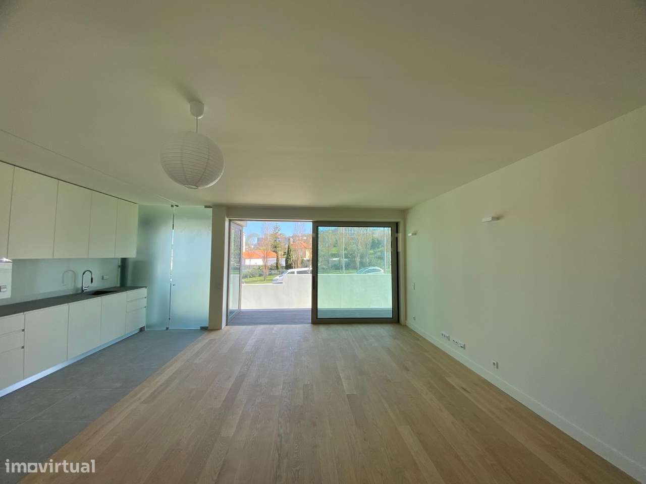 Apartamento T2 Novo com varanda, dois lugres de estacionamento, arrumo - Grande imagem: 4/49