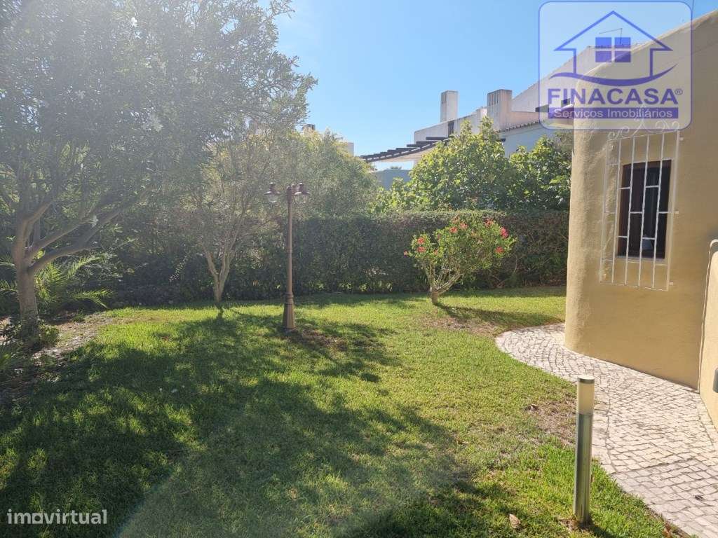 Moradia V3 toda térrea isolada com piscina,jardim e garagem - Vilam...-21