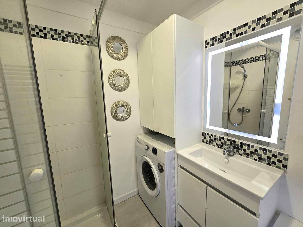Excelente Apartamento T2 renovado com Open Space e Varanda - Almada-18