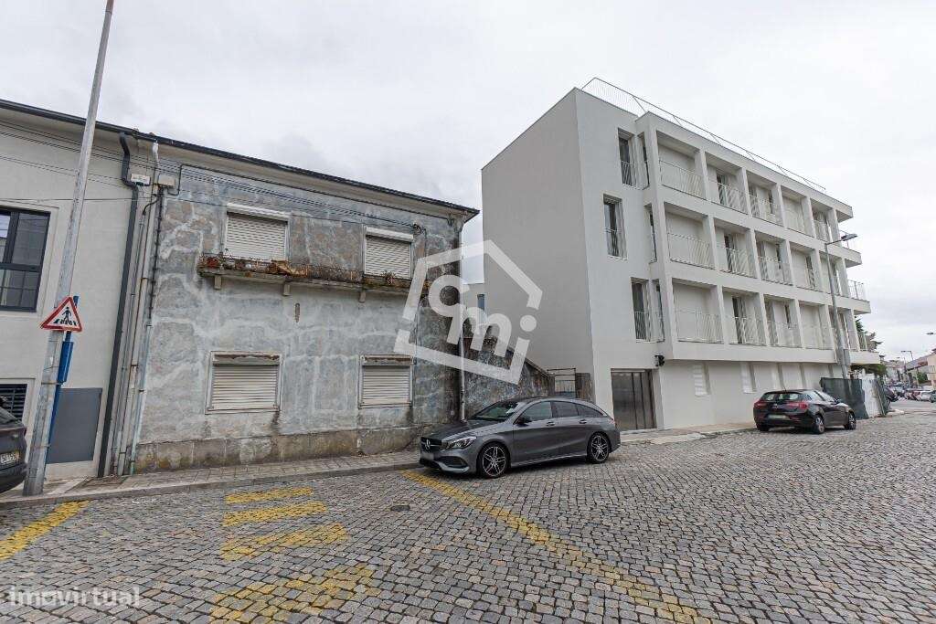 Moradia T8 + Terreno 421m2 com PIP aprovado-8