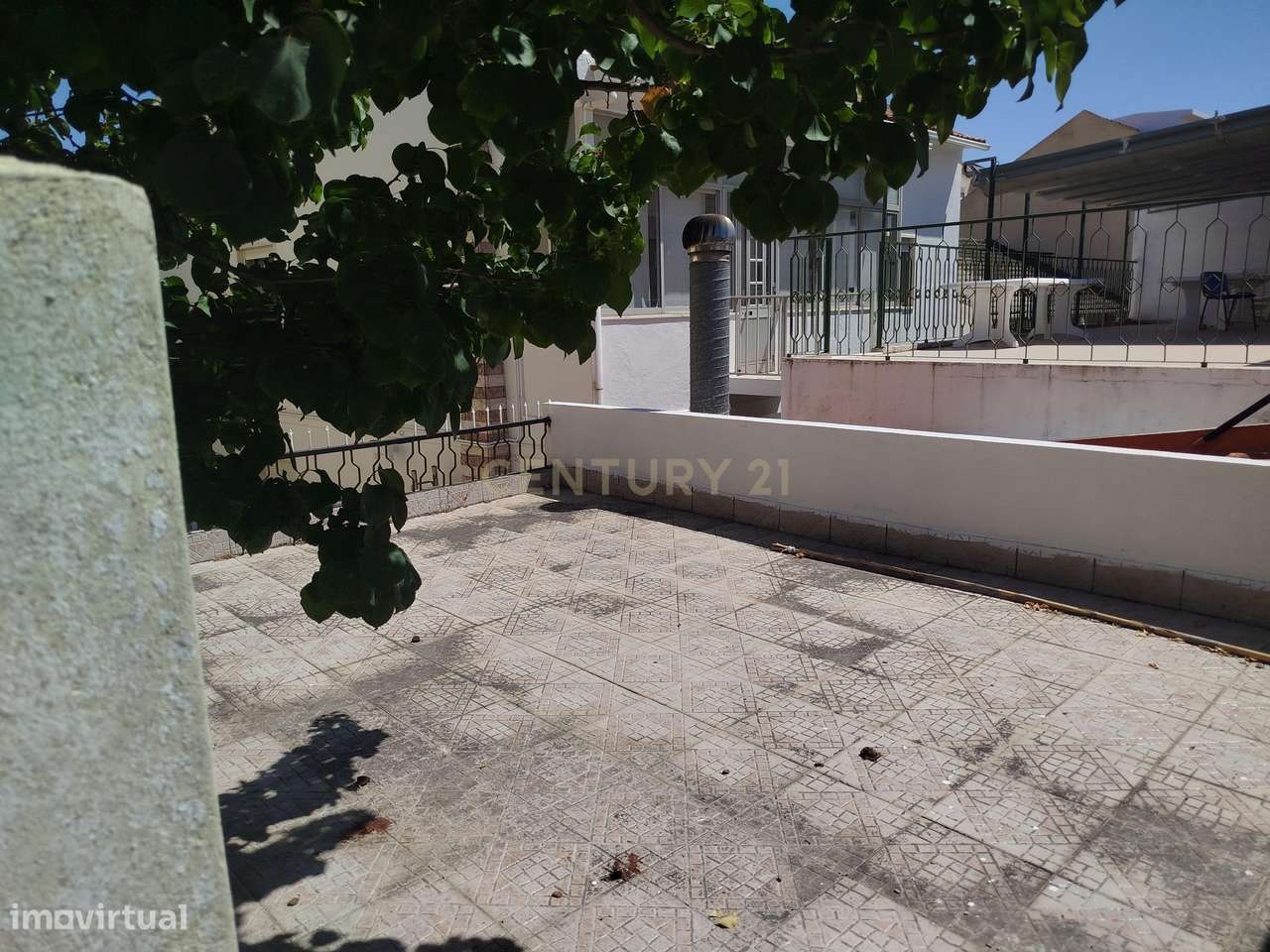 Moradia independente de 2 pisos (2xT3) com garagem | São João da Talha-31