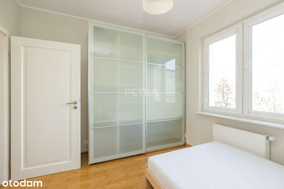 Dwupoziomowe mieszkanie przy stacji metra-19