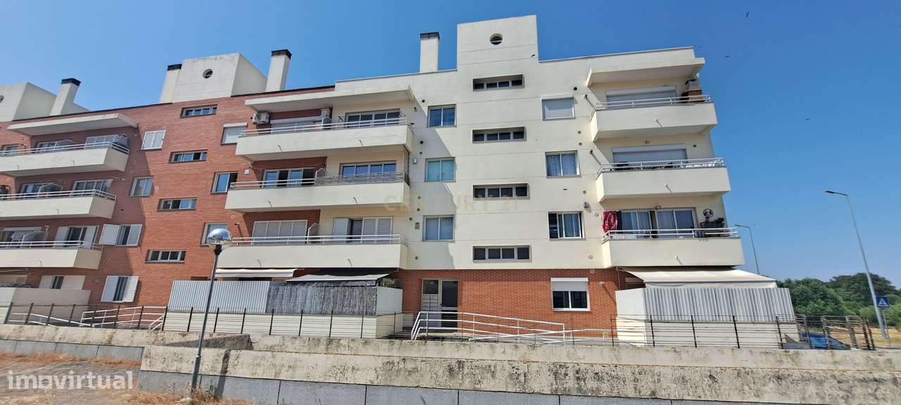 T3 com Suite, Estacionamento e Arrecadação – Urb. Nova da Fonte da Pr - Grande imagem: 1/20