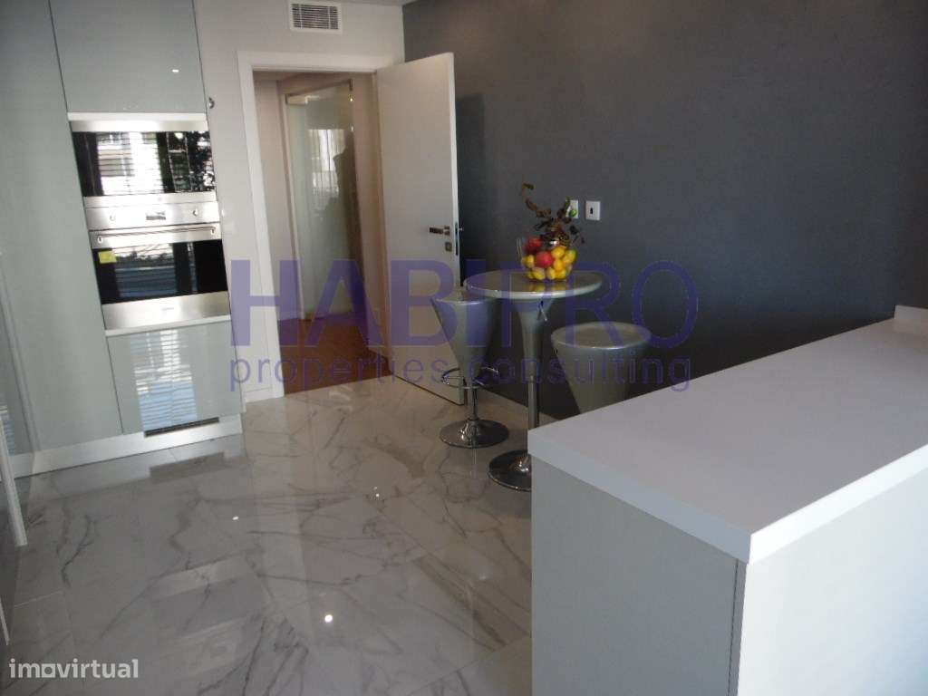 Apartamento T3 em excelente localização - Grande imagem: 2/12