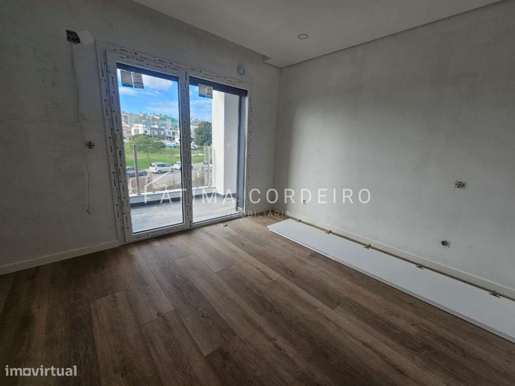 Moradia Isolada T4 Duplex Venda Almada-13