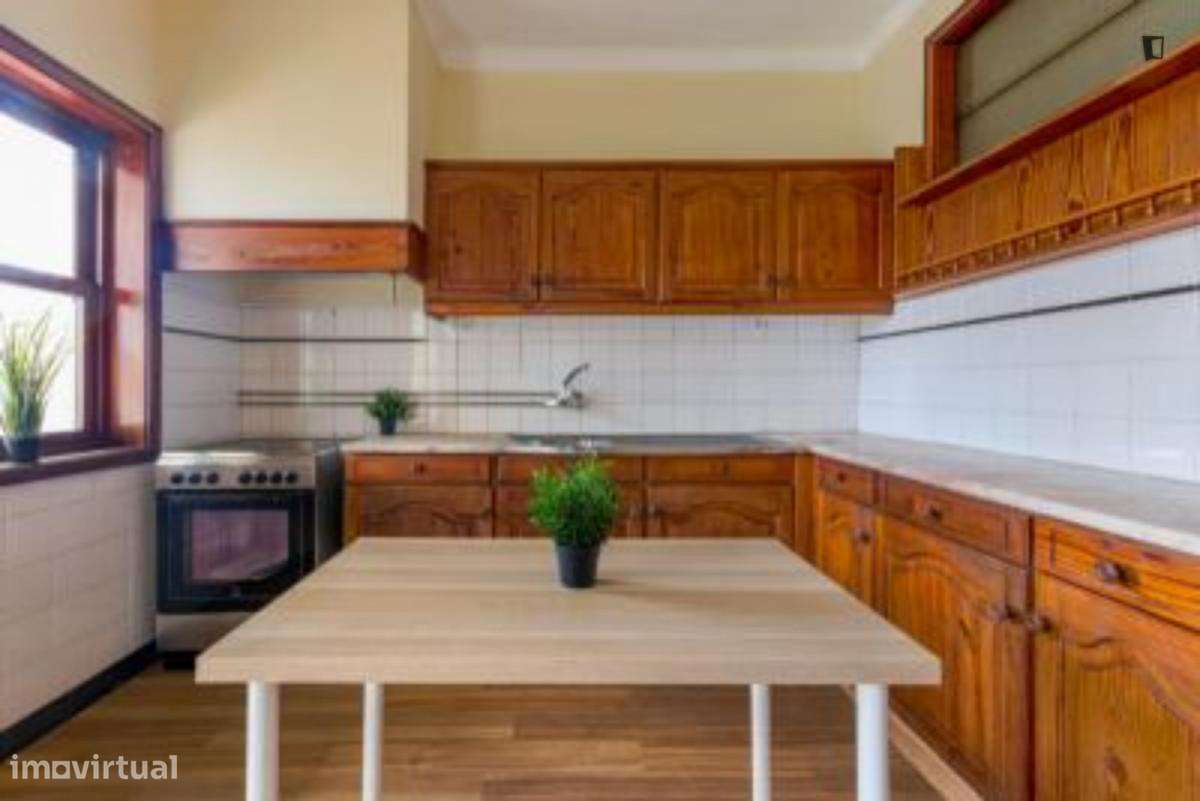 Quarto - localizado em Santo Ildefonso Porto - Grande imagem: 4/10