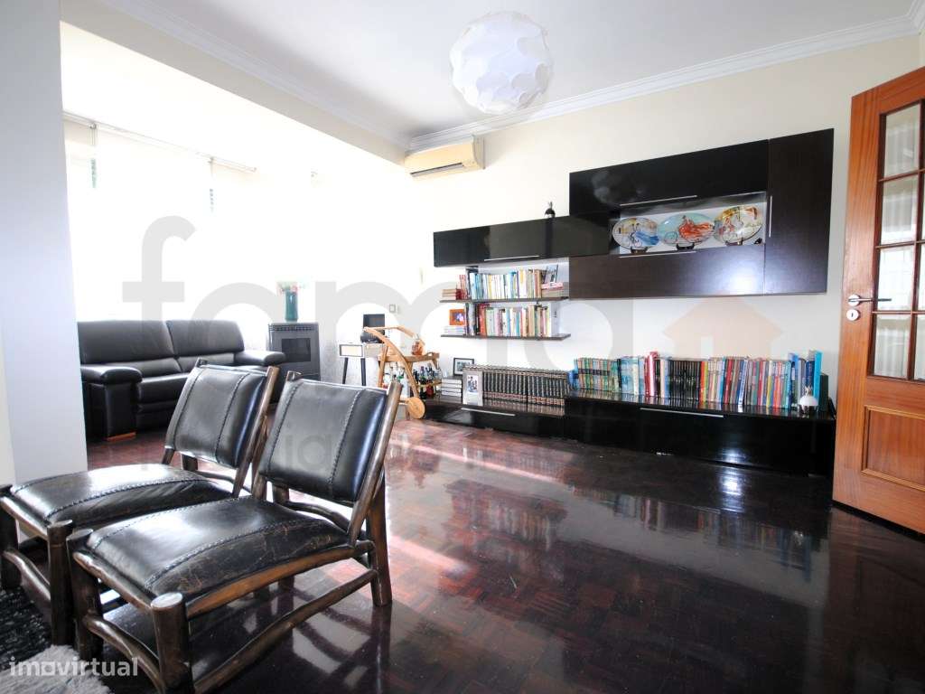 **Oportunidade Única: Moradia T6 à Venda!**-36