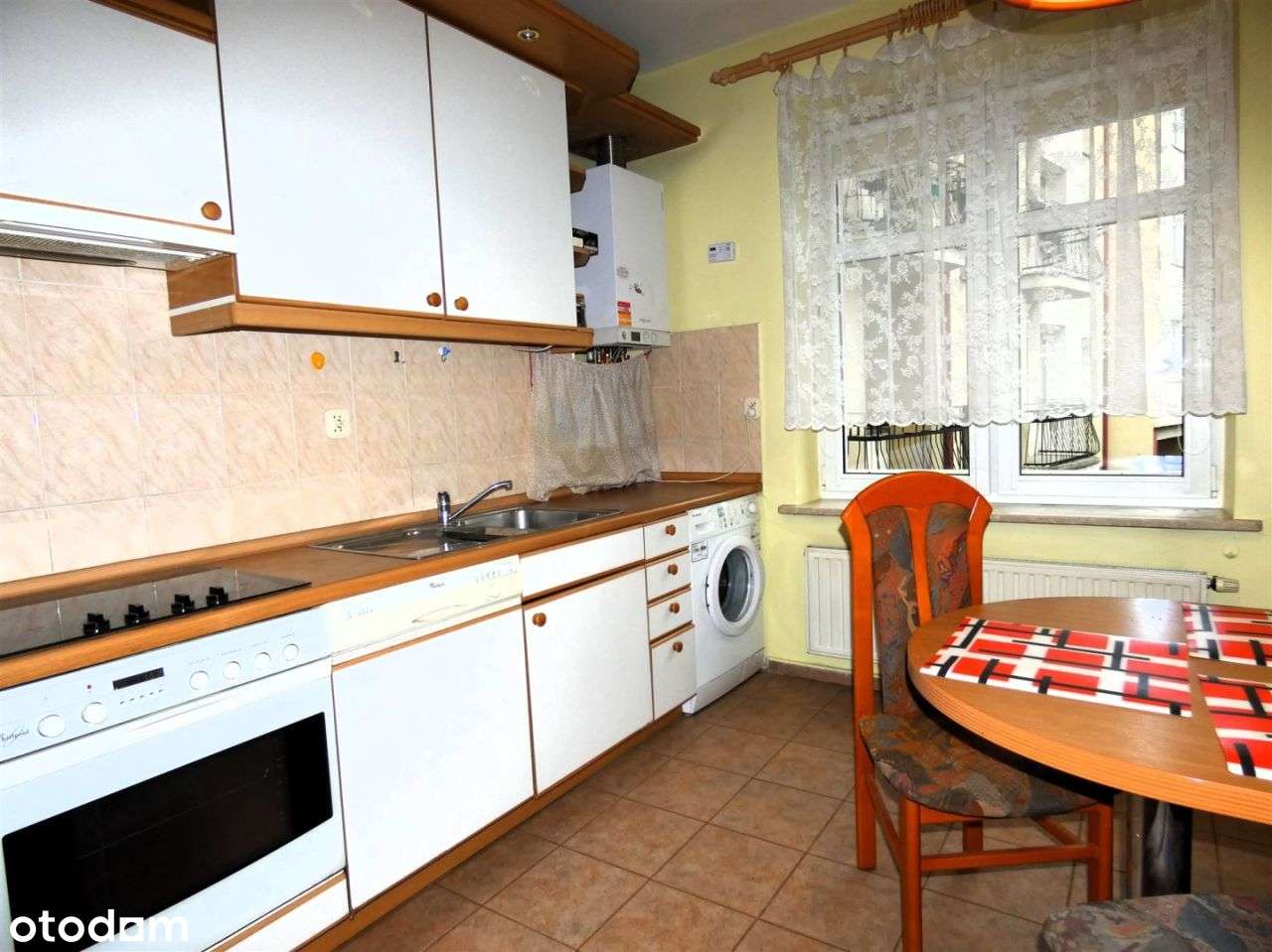 Wygodne trzypokojowe z dużą widną kuchnią-11