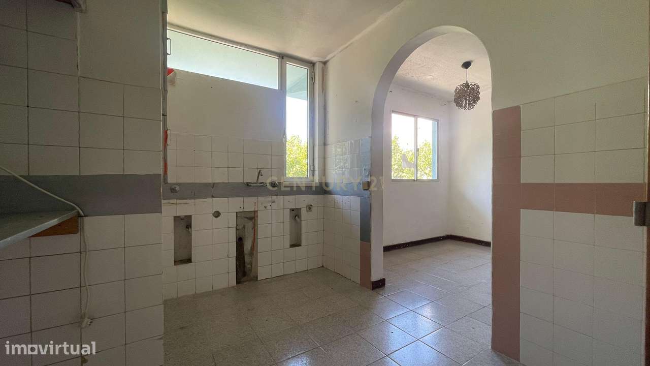 Apartamento T2 para Reabilitar, em São Sebastião, em Setúbal - Grande imagem: 4/23