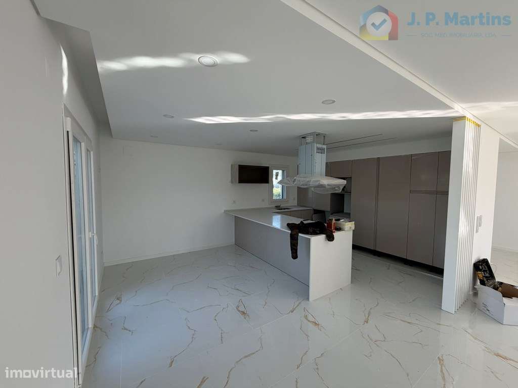 Moradia isolada, T4 com 4 suítes, piscina e garagem em Pinhal General - Grande imagem: 4/46