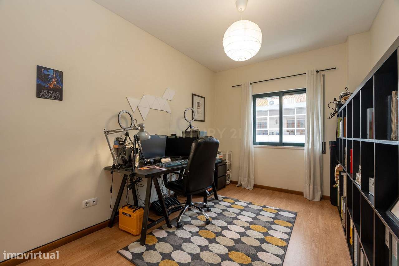 Apartamento T3 com áreas generosas-31