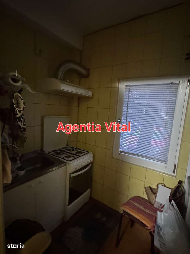 Apartament Sarari decomandat p/4 cu balcon - Imagine principală: 2/9