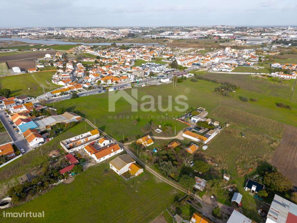 Terreno misto com área de 11440m2, localizado junto á estrada nacional - Grande imagem: 4/22